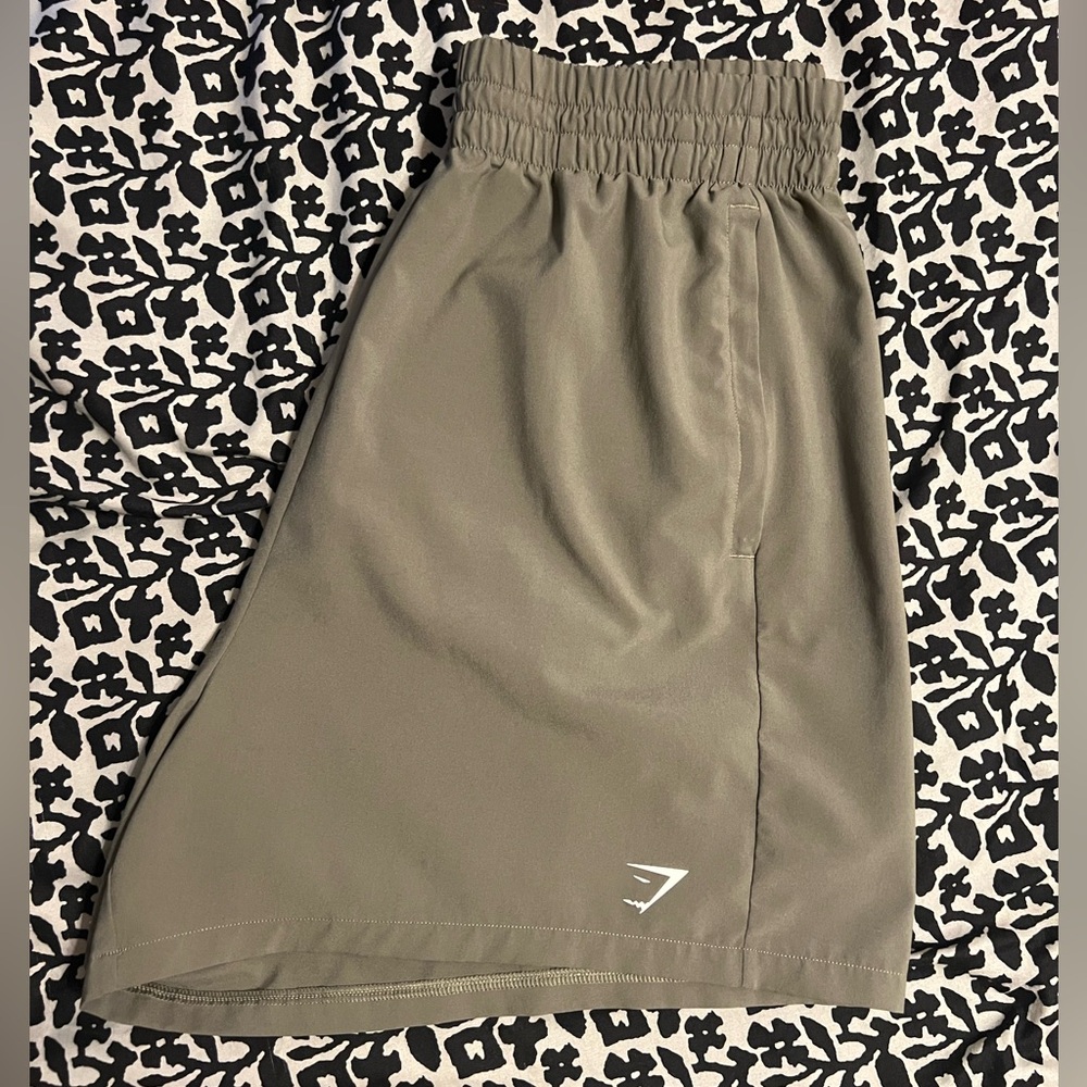 Gymshark women’s woven pocket shorts